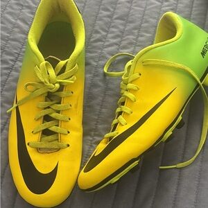 Nike Men's Yellow Soccer Cleats